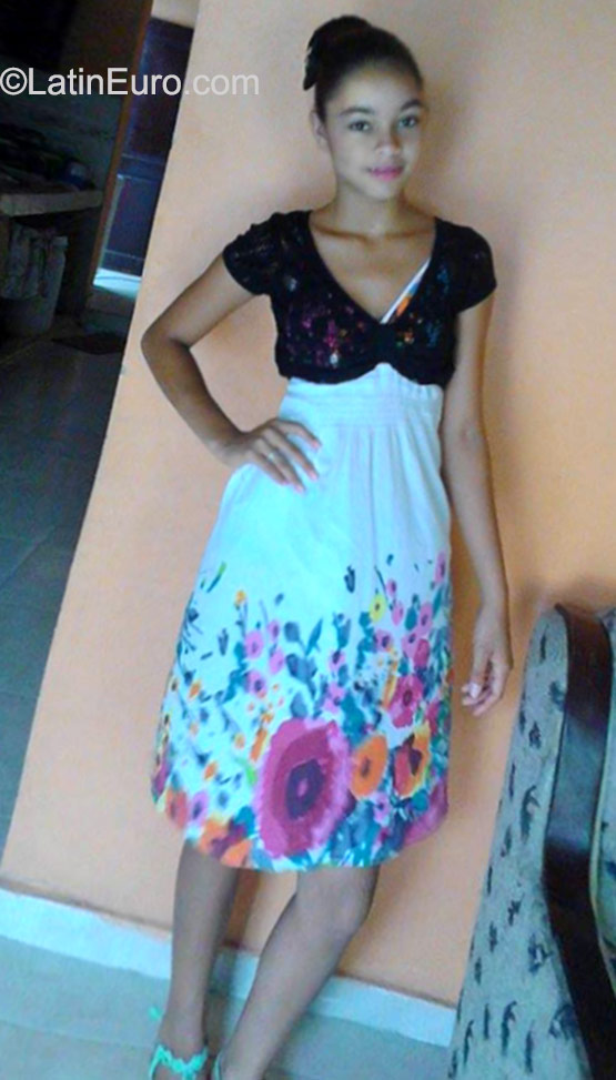 Date this georgeous Dominican Republic girl Albaares from Santo Domingo DO23192