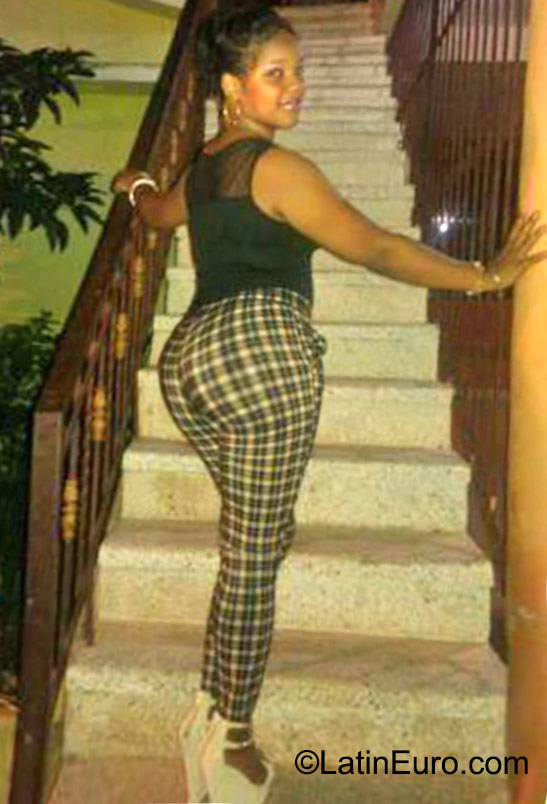 Date this passionate Dominican Republic girl Sara from Santo Domingo DO23240