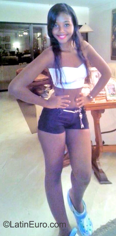 Date this good-looking Dominican Republic girl Delia from Santo Domingo DO23258