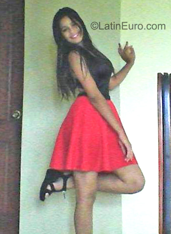 Date this voluptuous Dominican Republic girl Rosa from Santo Domingo DO23297