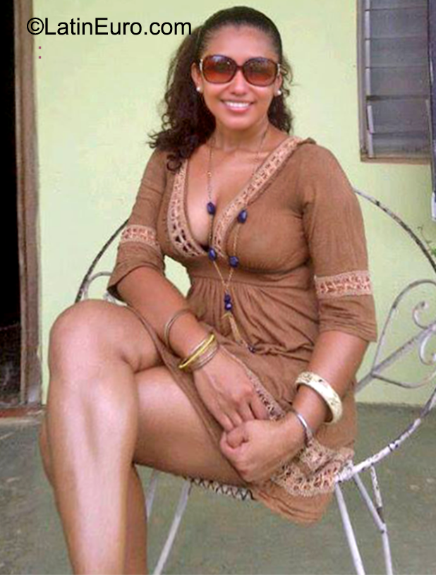 Date this stunning Panama girl Cecil from Panama City PA700