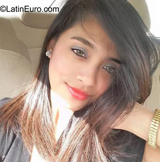 Date this foxy Oman girl Jean from Mus cat OM9