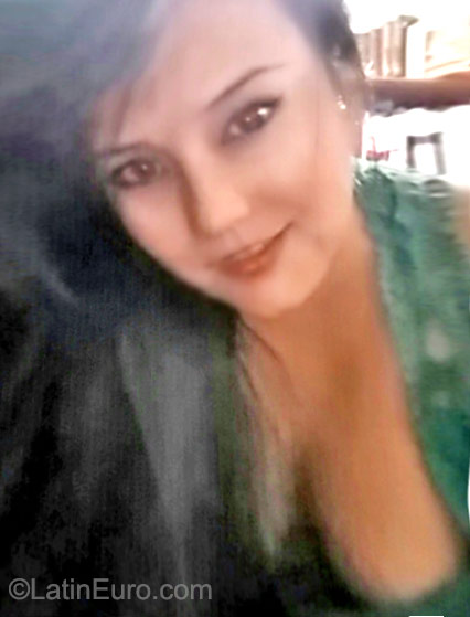 Date this attractive Colombia girl Helen from Medellin CO18085