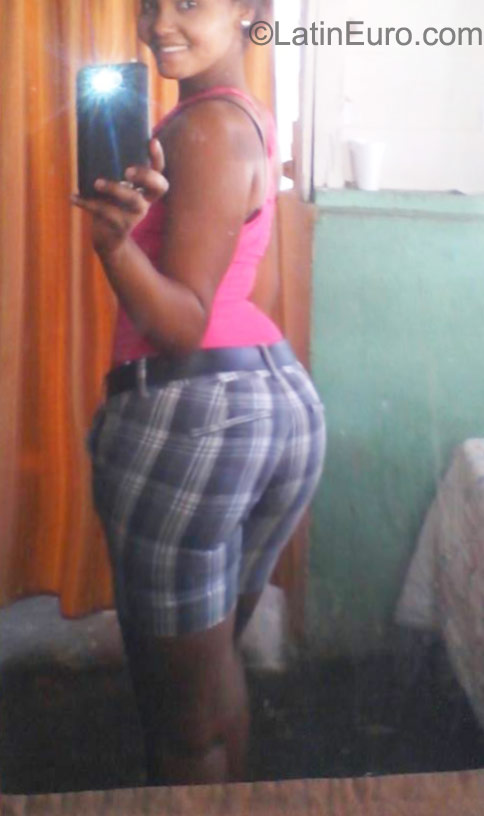 Date this lovely Dominican Republic girl Krisie from Santo Domingo DO23422