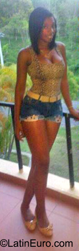 Date this stunning Dominican Republic girl Mickie from Santo Domingo DO23440
