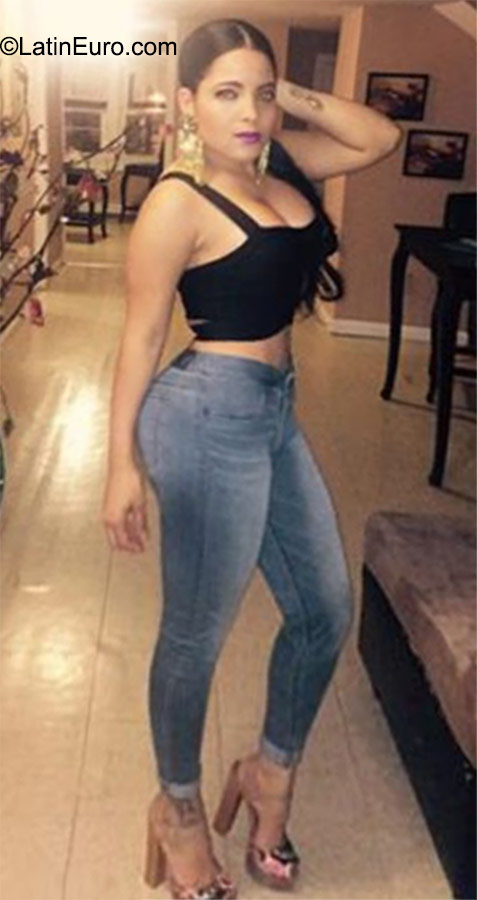 Date this attractive Dominican Republic girl Lisette from Santiago DO23447