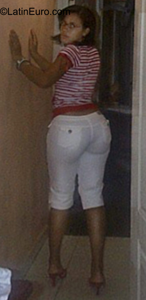 Date this foxy Dominican Republic girl Yisel from Santo Domingo DO23462