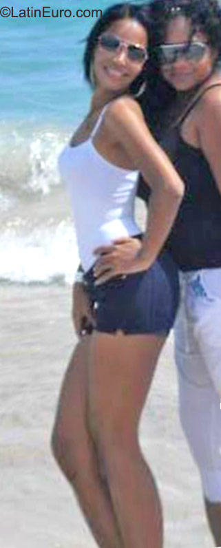 Date this gorgeous Dominican Republic girl Anerys from Santiago DO23471