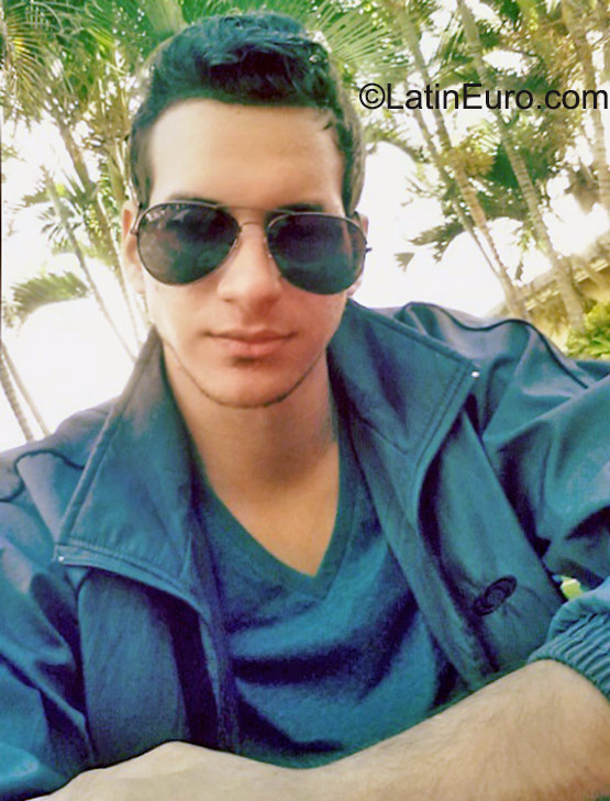 Date this voluptuous Dominican Republic man Manuel enrique from Santo Domingo DO23475