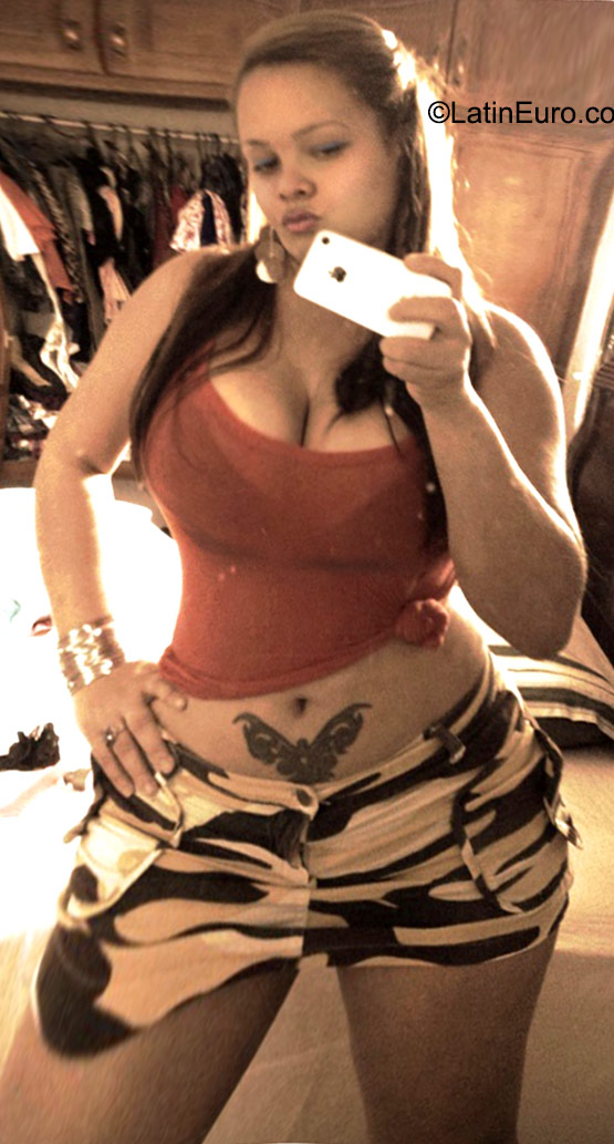 Date this gorgeous Dominican Republic girl Cristal from Santo Domingo DO23488