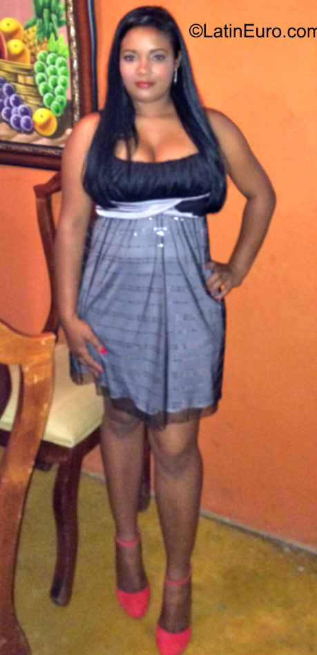 Date this nice looking Dominican Republic girl Rosa from San Cristobal DO23524