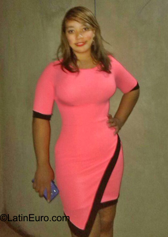 Date this cute Dominican Republic girl Yesenia from Santo Domingo DO23547