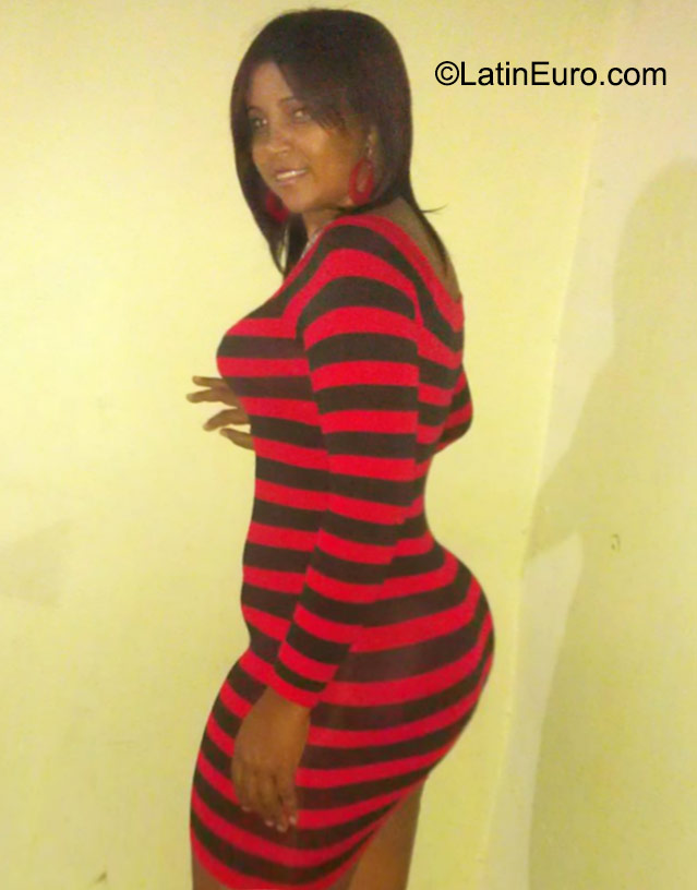 Date this delightful Dominican Republic girl Lourdes from Santiago DO23556