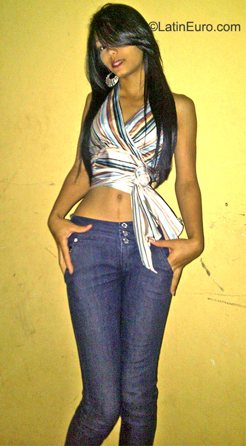 Date this tall Dominican Republic girl Michele from San fransisco de macoris DO23573