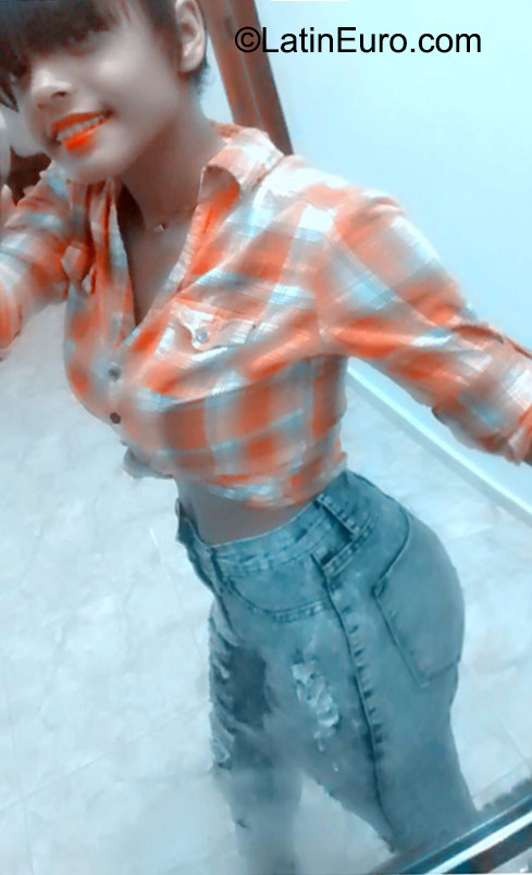 Date this hot Dominican Republic girl Wildalie from Salcedo DO23584