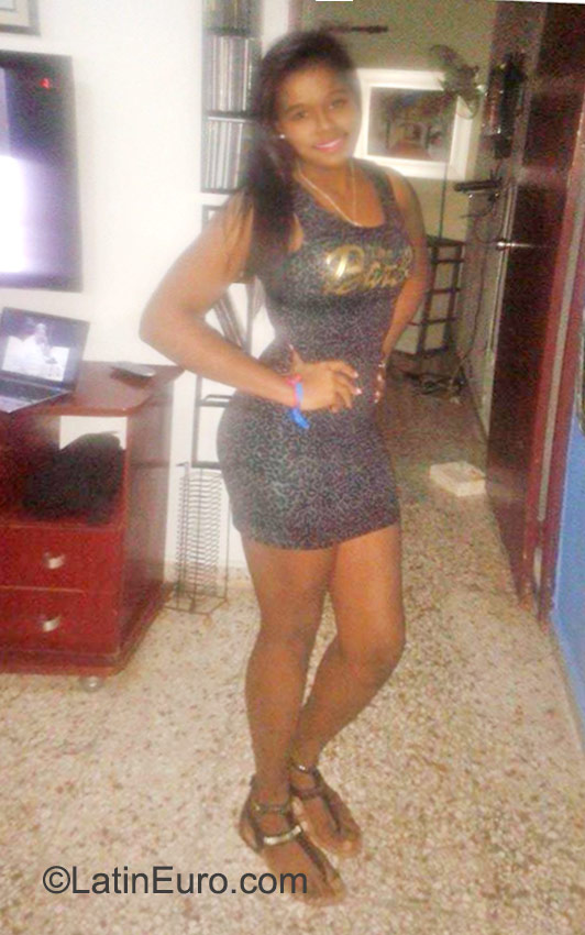 Date this sensual Dominican Republic girl Masiel from Santo Domingo DO23610