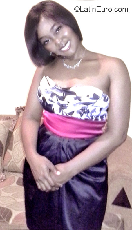 Date this attractive Dominican Republic girl Sora from Santo Domingo DO23727