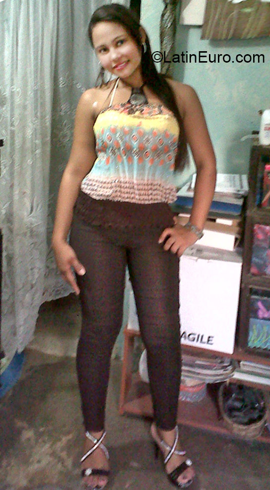 Date this attractive Colombia girl July from Santa Marta CO18233