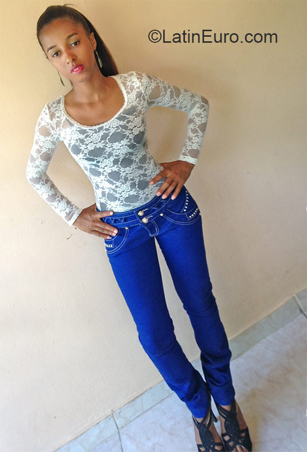 Date this tall Dominican Republic girl Ana from Santo Domingo DO23806