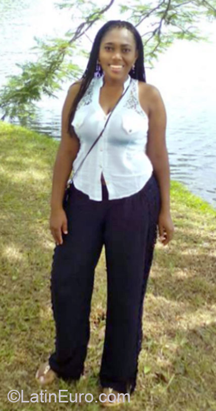 Date this stunning Colombia girl Diana from Cali CO18254