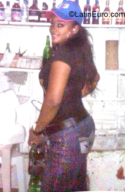 Date this happy Dominican Republic girl Floriangel from Santo Domingo DO23851