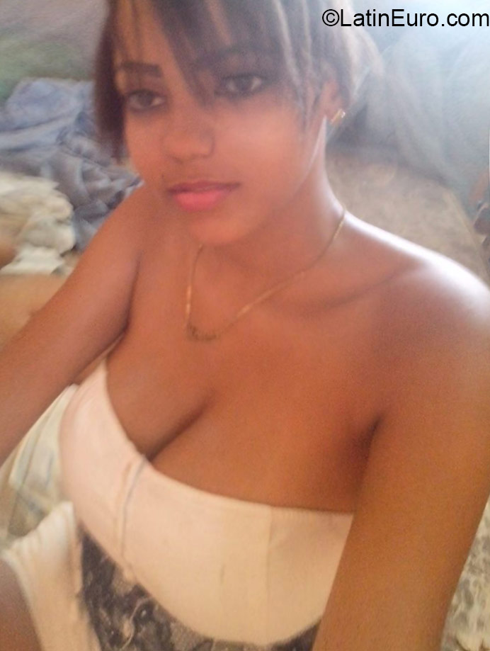 Date this stunning Dominican Republic girl Ruth from Santo Domingo DO23853