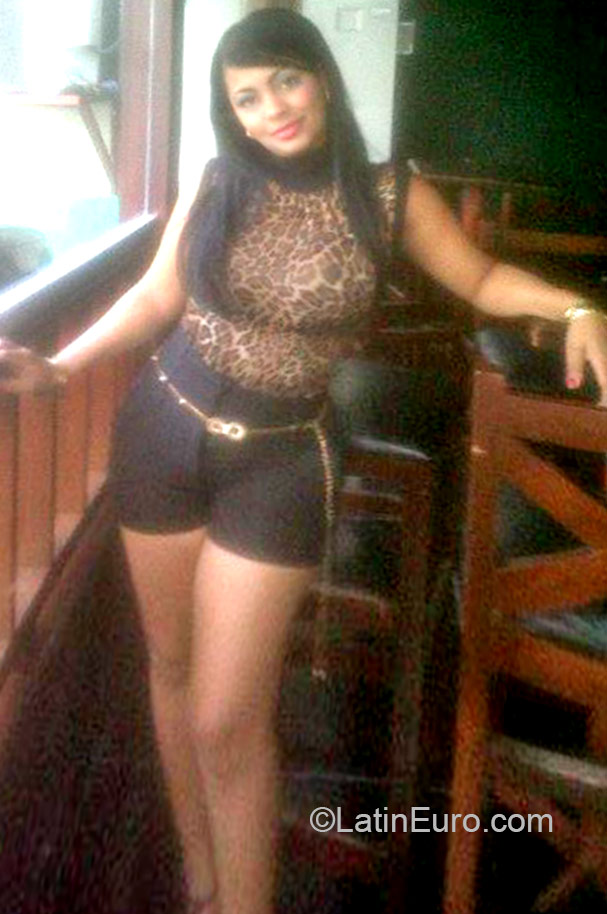 Date this happy Dominican Republic girl Luisia from Santo Domingo DO23925
