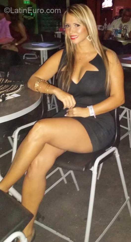 Date this charming Colombia girl Tatiana from Cali CO18309