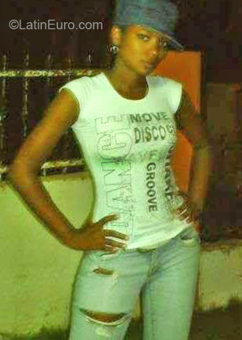 Date this lovely Dominican Republic girl Carimia from Santiago DO24031