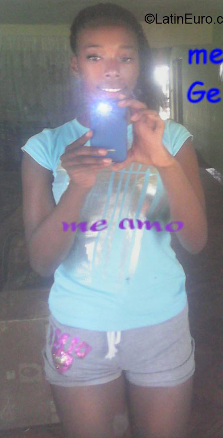 Date this hot Colombia girl Geidy from Cali CO18324