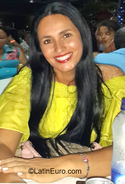 Date this gorgeous Colombia girl Jeannette from Medellin CO18337