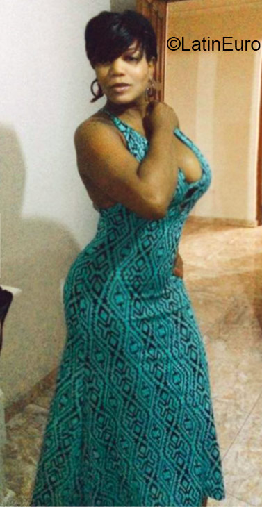 Date this happy Dominican Republic girl WENDY from Santo Domingo DO31773