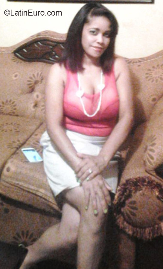 Date this athletic Dominican Republic girl Yohanna from Santo Domingo DO24127