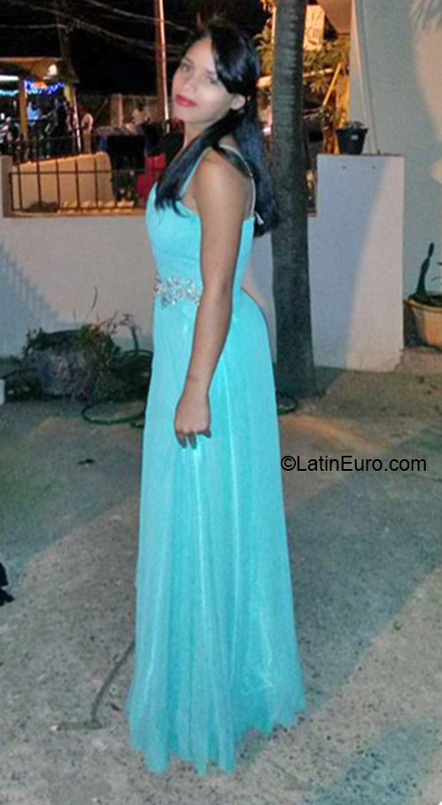 Date this tall Dominican Republic girl Yelisa from Santiago DO24152
