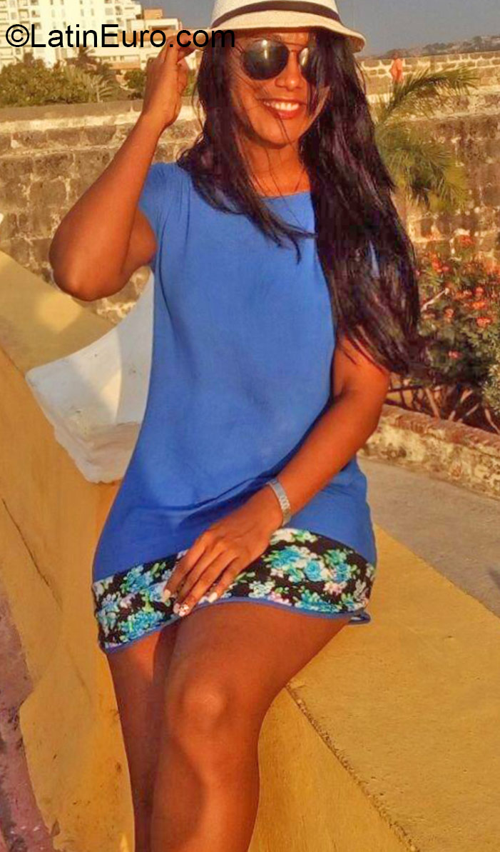 Date this georgeous Colombia girl Victory from Cartagena CO18373