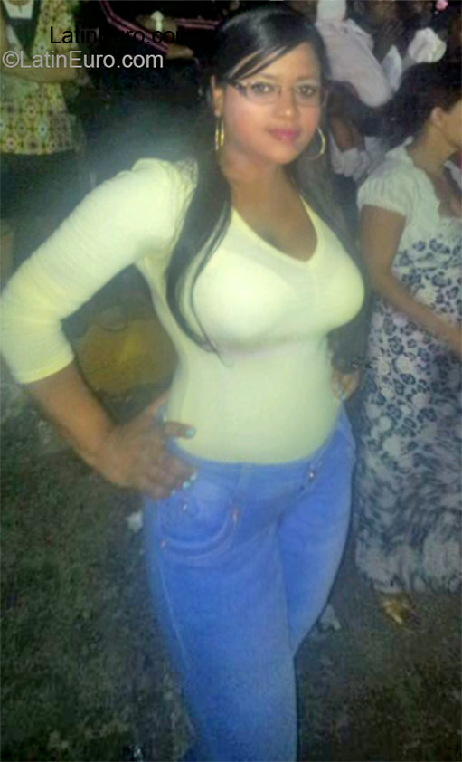 Date this voluptuous Dominican Republic girl Patricia from Santo Domingo DO24178