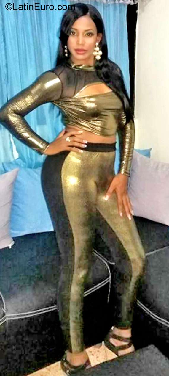 Date this athletic Dominican Republic girl Yoselin from Santo Domingo DO24276