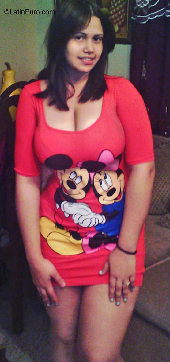 Date this sensual Dominican Republic girl Laura from Santo Domingo DO24295