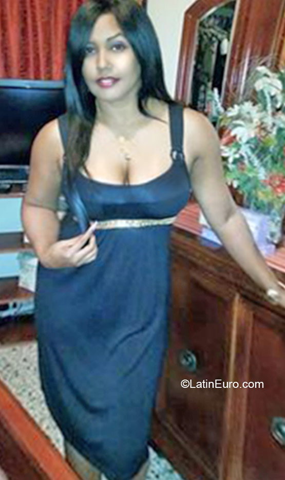 Date this sensual Dominican Republic girl Rosy from Santo Domingo DO24322
