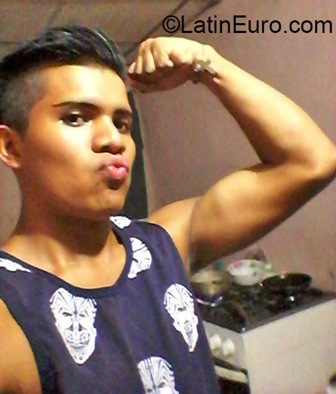 Date this foxy Panama man Nuel from Panama City PA821