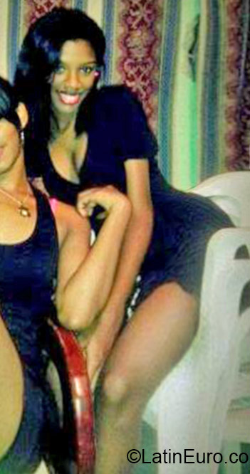 Date this attractive Dominican Republic girl Dania from Santo Domingo DO24336