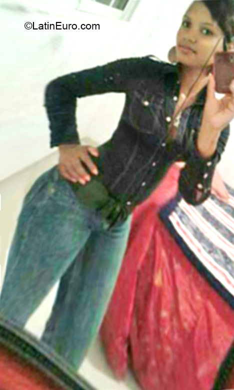 Date this young Dominican Republic girl Elizabeth from La Vega DO24347
