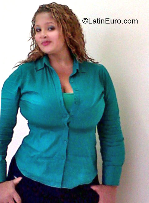 Date this charming Dominican Republic girl Brianny from Santiago DO24349
