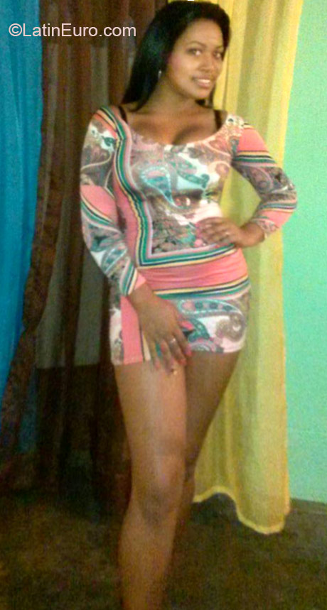 Date this exotic Dominican Republic girl Melinia from Santo Domingo DO24367