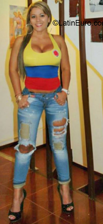 Date this sensual Colombia girl Natalia from Medellin CO18447