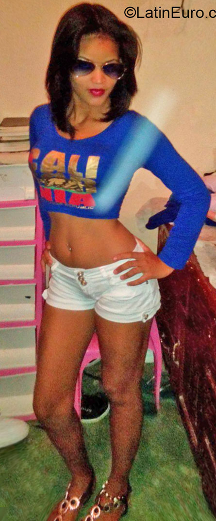 Date this georgeous Dominican Republic girl Ana from Santo Domingo DO24421