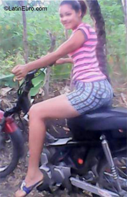 Date this passionate Dominican Republic girl Magda from Santo domingo DO24438