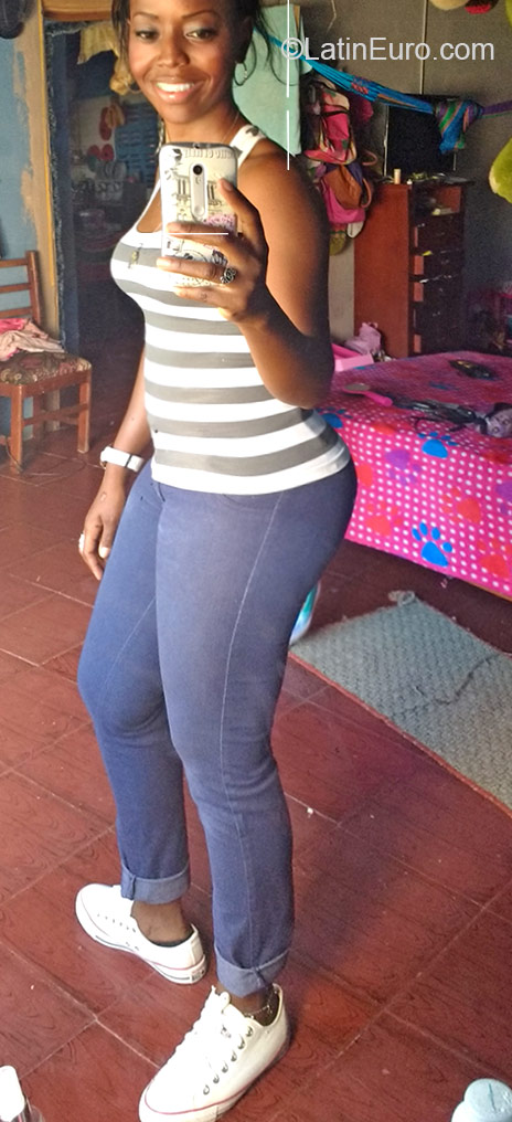 Date this good-looking Colombia girl Patricia from Villavicencio CO18497