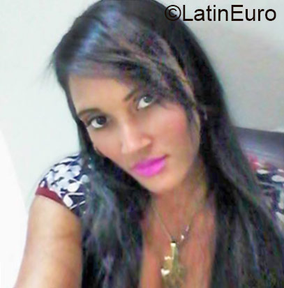 Date this happy Dominican Republic girl Yudi from Santo Domingo DO24528