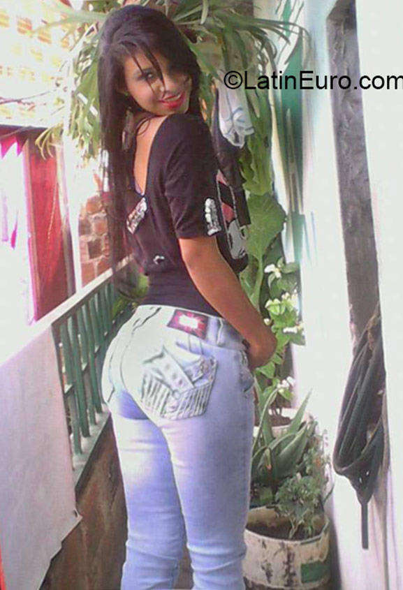 Date this sensual Colombia girl Viviana from Medellin CO18641